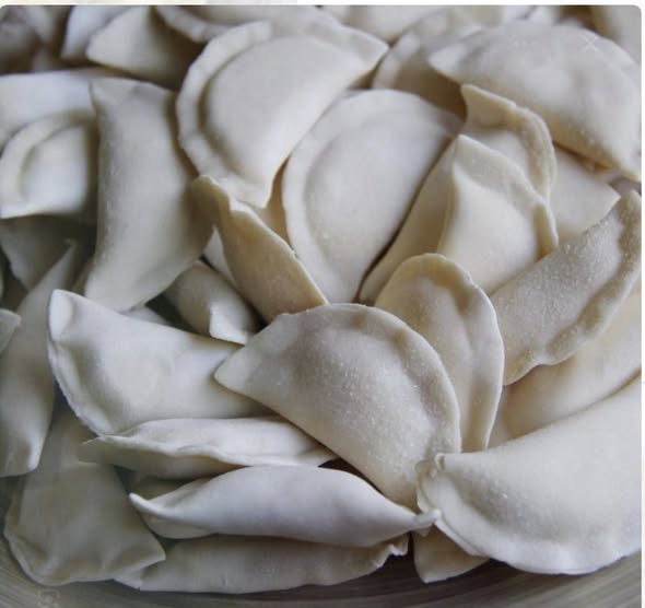 Готую домашні вареники та пельмені